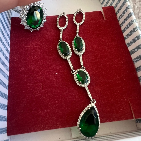NWT GREEN DEITAL JEWELRY SET - Picture 4 of 7